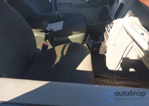 2010 Chrysler Town & Country Touring z USA, uszkodzony, nr VIN 2A4RR5D11AR252662